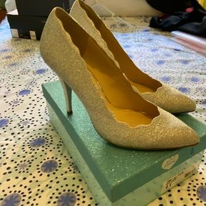 Betsey Johnson Alter Scalloped silver glitter Pumps size 11